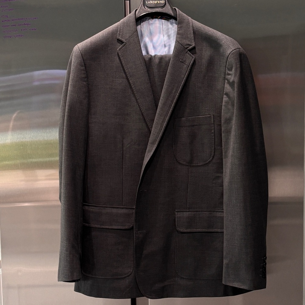 Traditional Fit Charcoal Suit 44R / 34W x 32 L